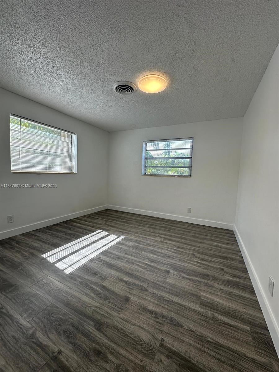 See details / 7632 sq. ft. $ 2025-07-25 0 Photo