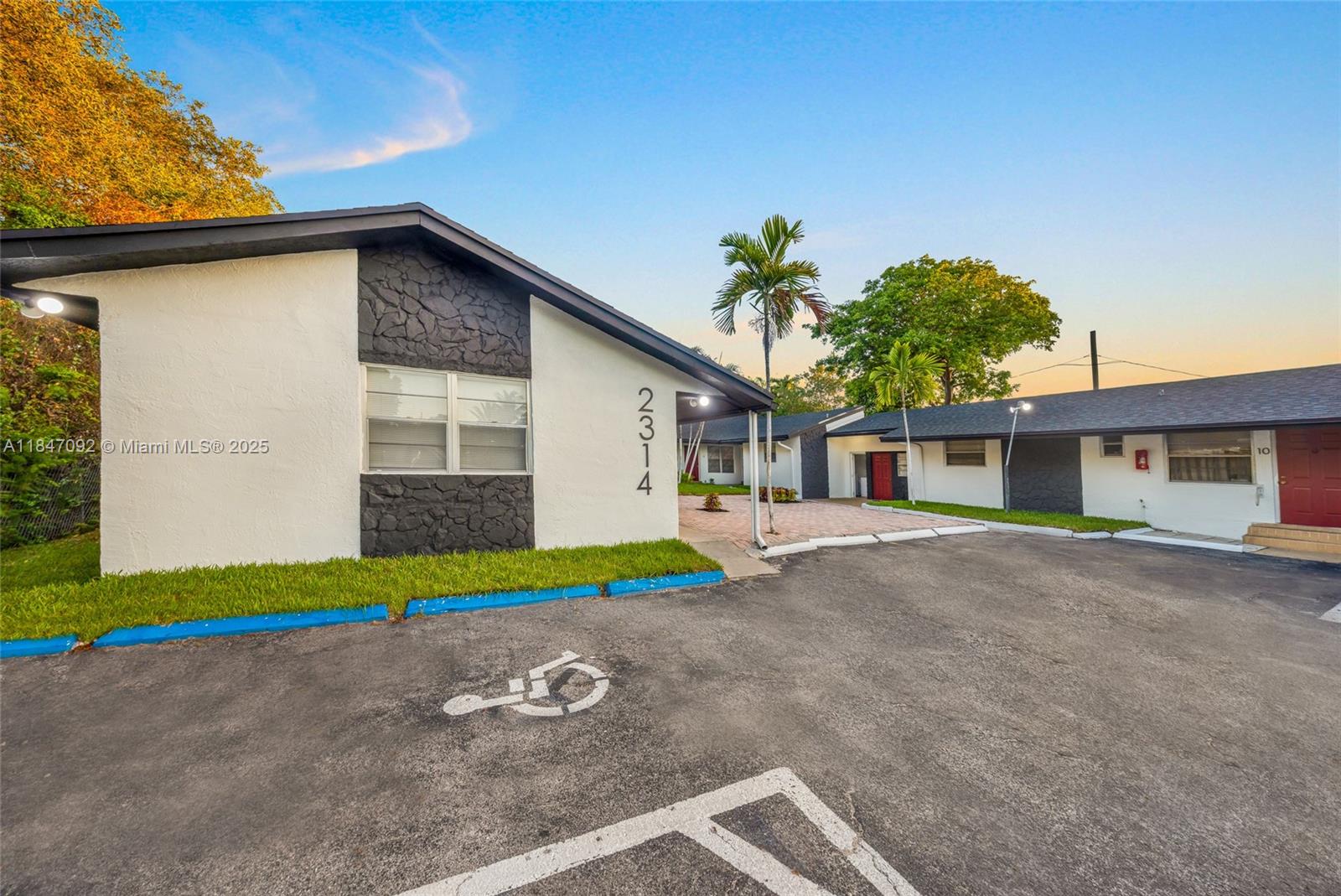 See details / 7632 sq. ft. $ 2025-07-25 0 Photo
