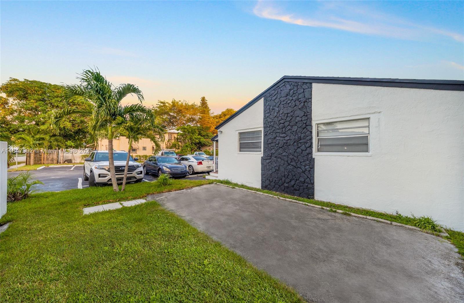 See details / 7632 sq. ft. $ 2025-07-25 0 Photo