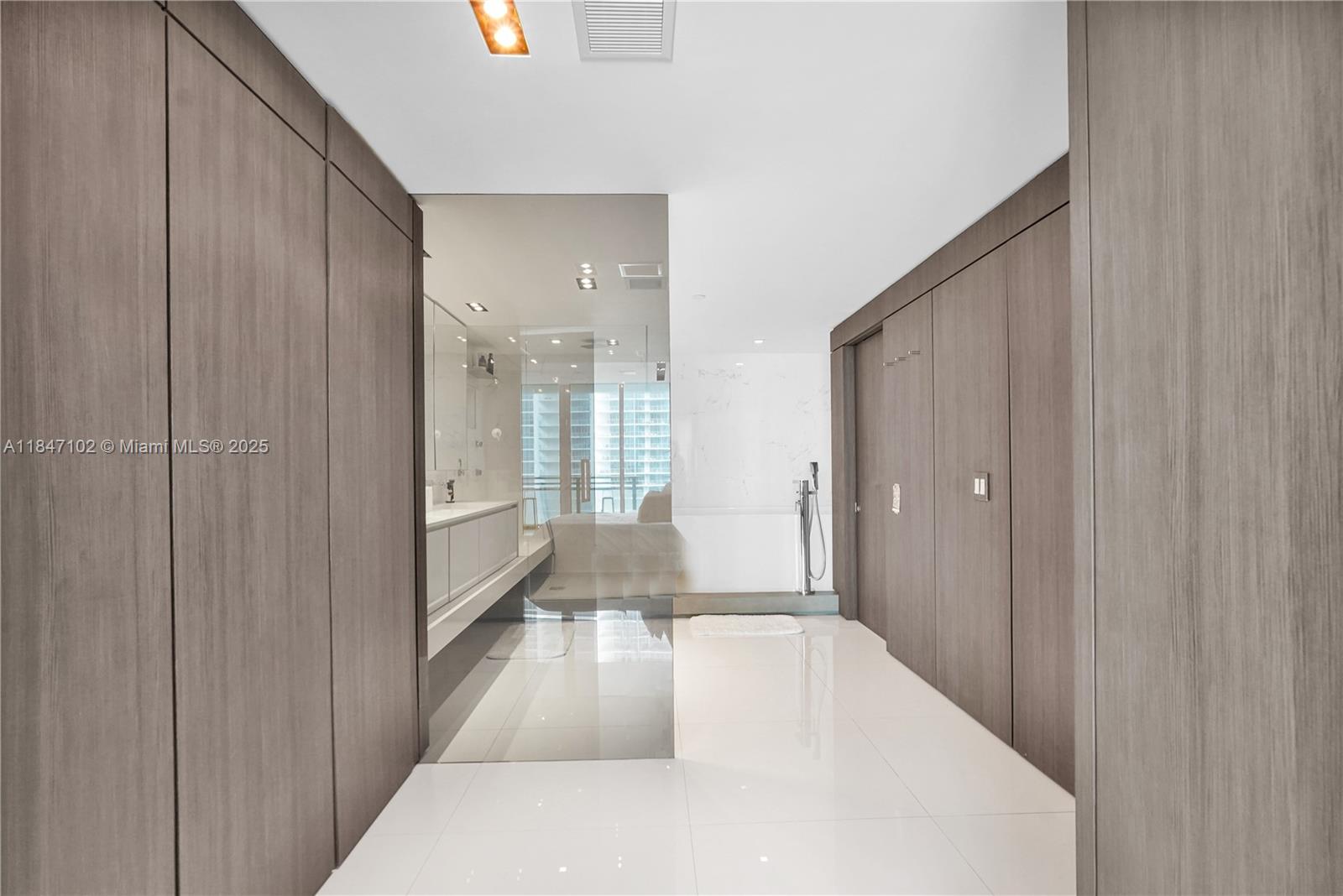 Photo of 3535 Ocean Drive  #2104, Hollywood, Florida, 33019 - 