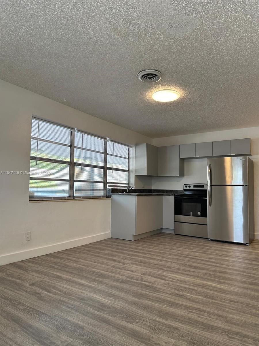 See details / sq. ft. $ 2025-07-25 0 Photo