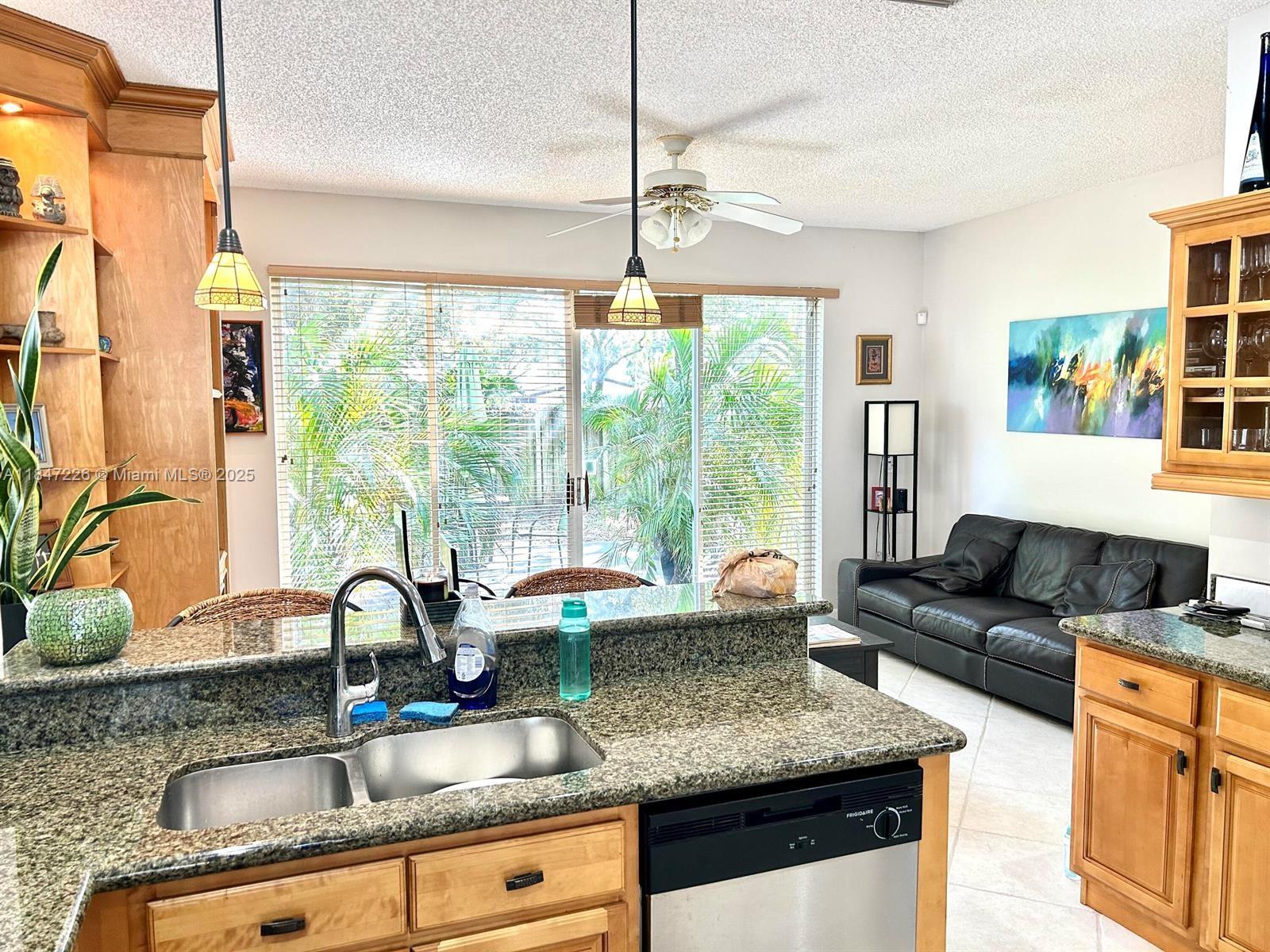 See details 10830 3 / 3 2165 sq. ft. $ 2025-07-25 0 Photo