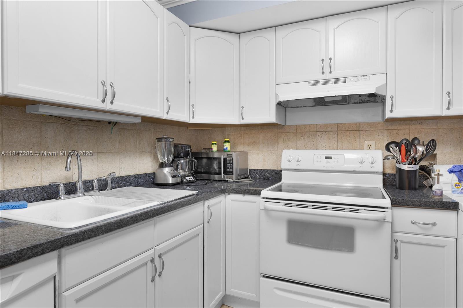 See details 1006 2 / 2 1008 sq. ft. $ 2025-07-25 0 Photo