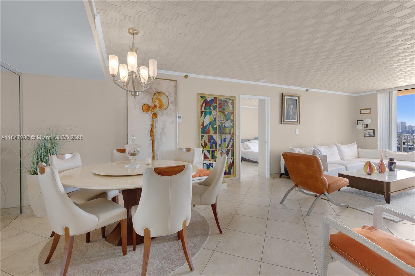 See details 1006 2 / 2 1008 sq. ft. $ 2025-07-25 0 Photo