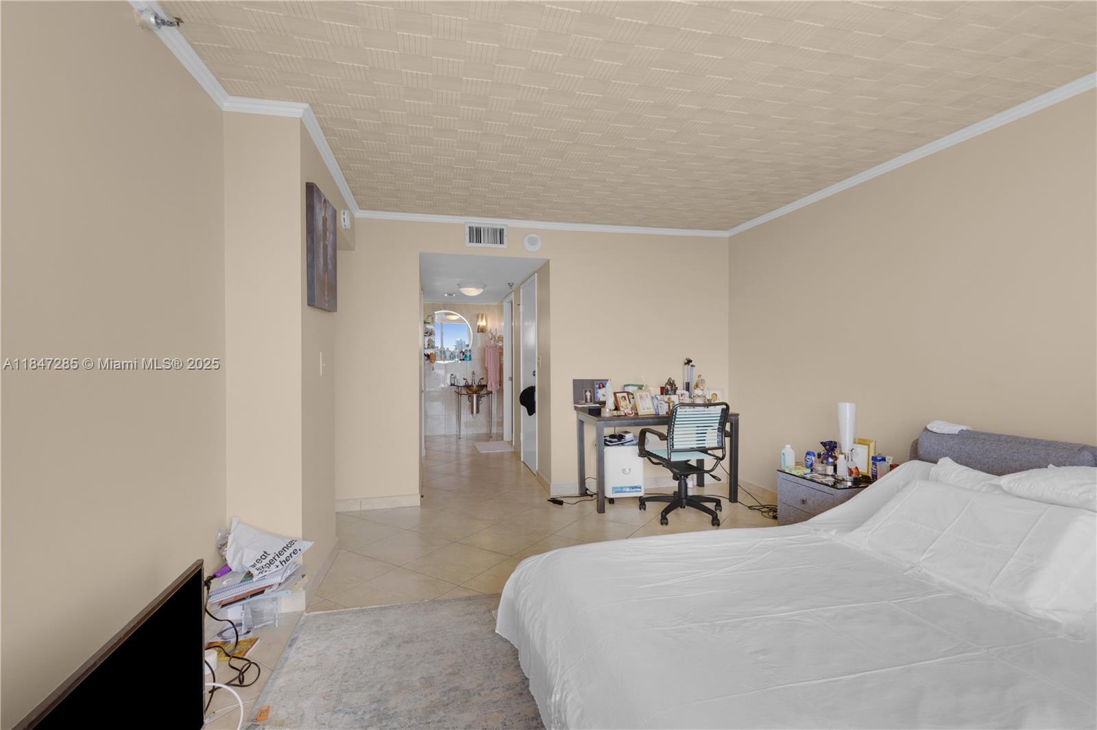 See details 1006 2 / 2 1008 sq. ft. $ 2025-07-25 0 Photo