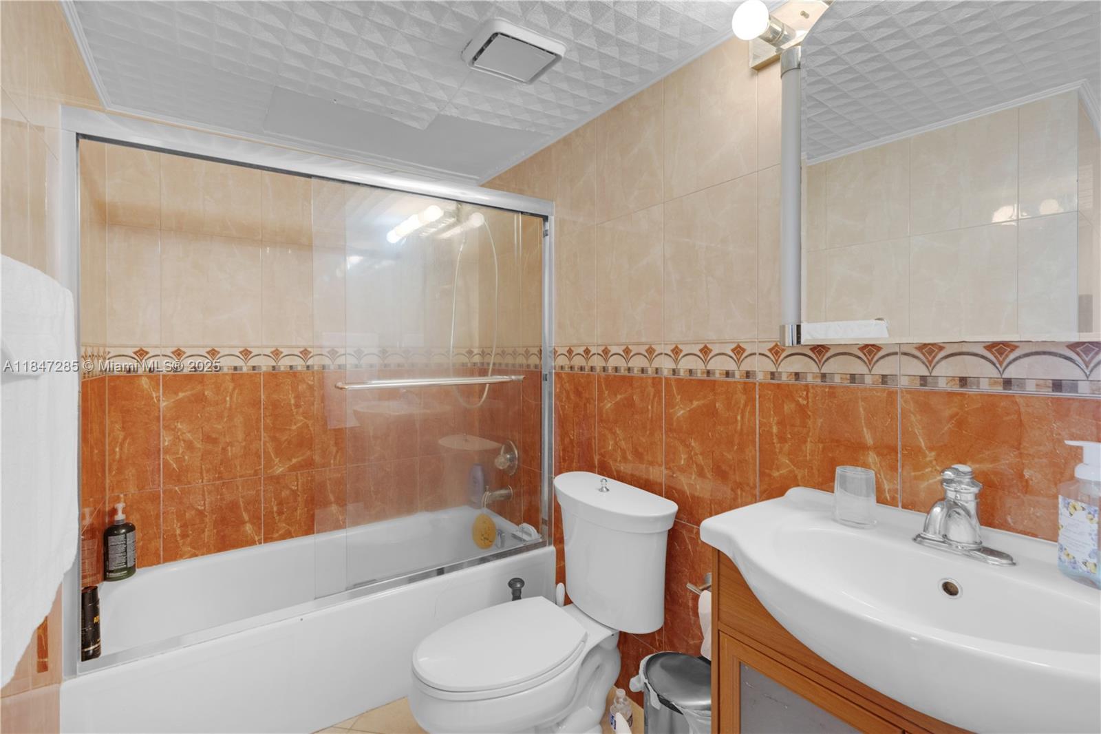 See details 1006 2 / 2 1008 sq. ft. $ 2025-07-25 0 Photo