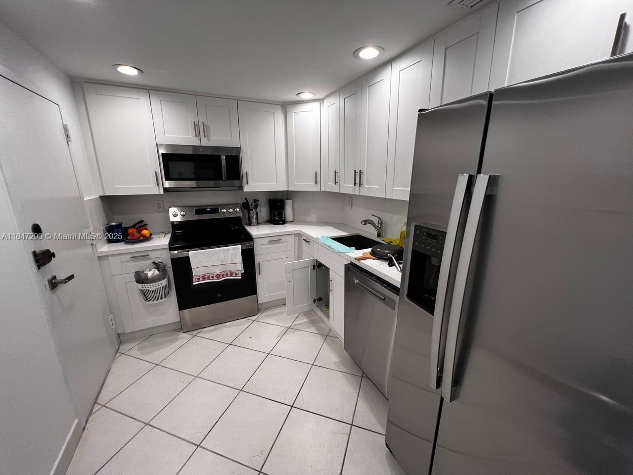 See details 1901 1 / 2 762 sq. ft. $ 2025-07-25 0 Photo