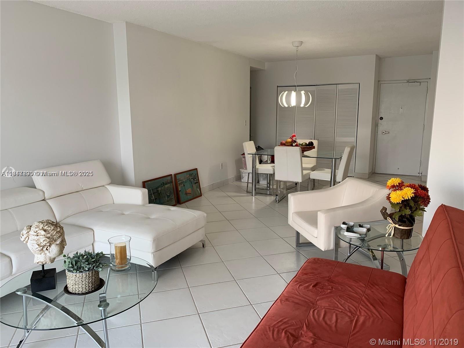 See details 1901 1 / 2 762 sq. ft. $ 2025-07-25 0 Photo
