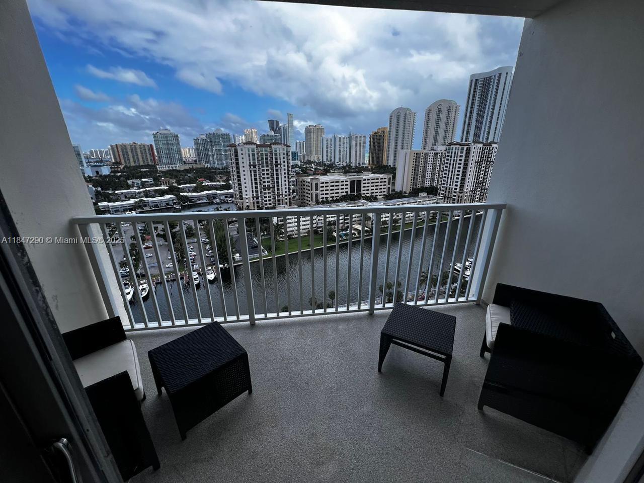 See details 1901 1 / 2 762 sq. ft. $ 2025-07-25 0 Photo