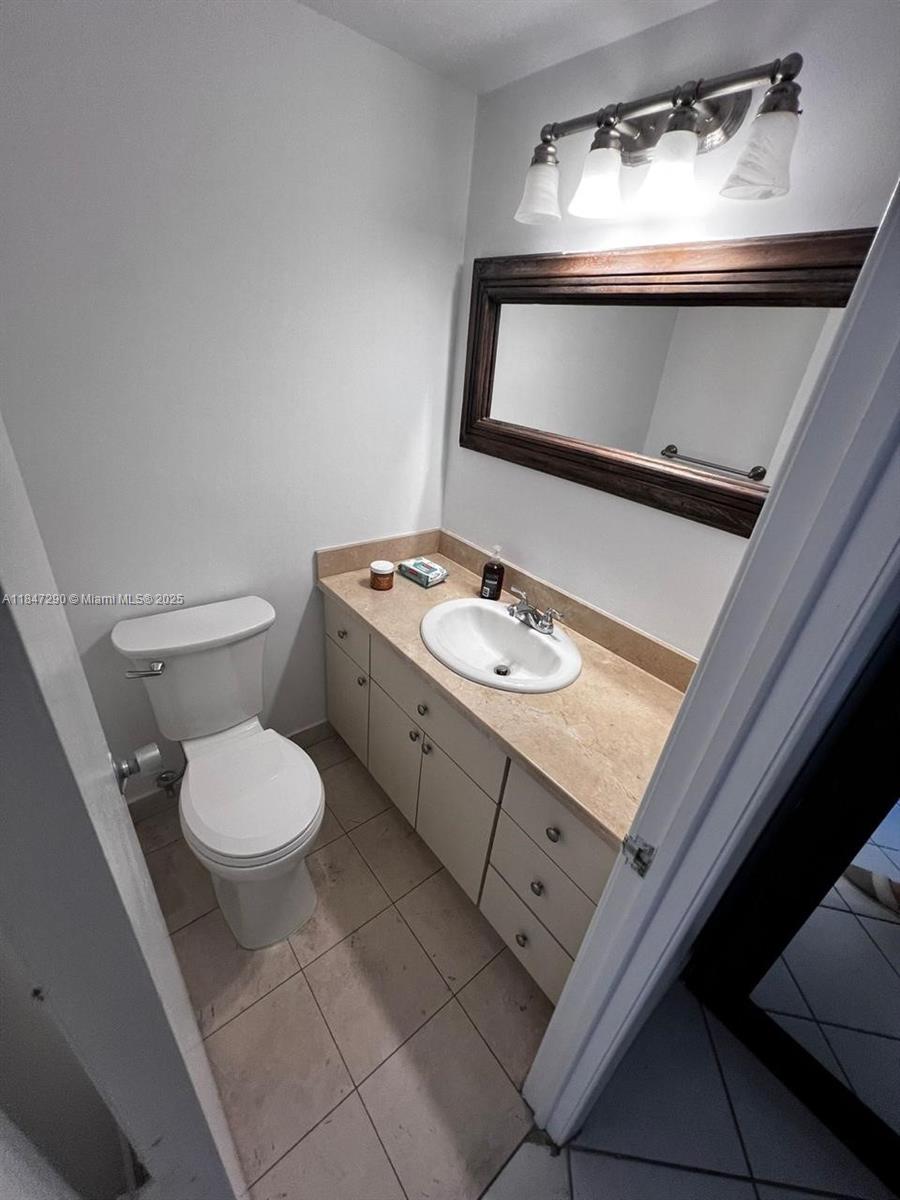 See details 1901 1 / 2 762 sq. ft. $ 2025-07-25 0 Photo