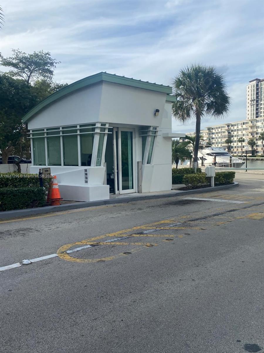See details 1901 1 / 2 762 sq. ft. $ 2025-07-25 0 Photo