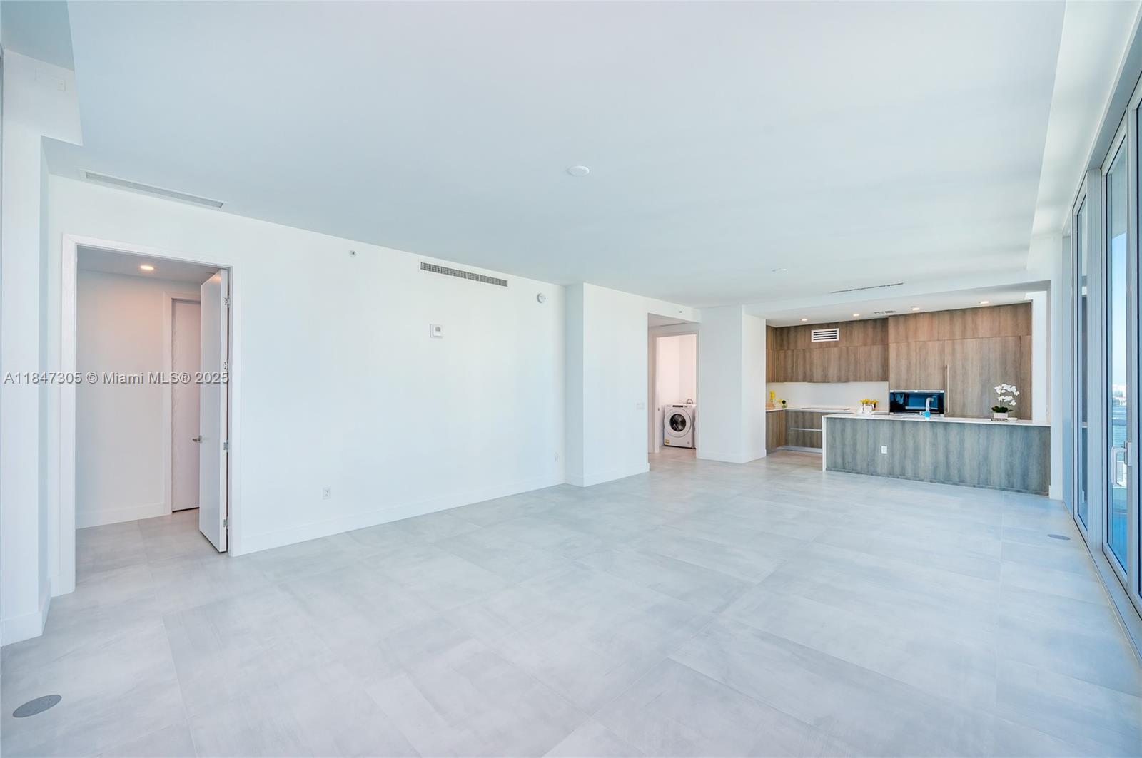 See details 1605 2 / 3 1685 sq. ft. $ 2025-07-25 0 Photo
