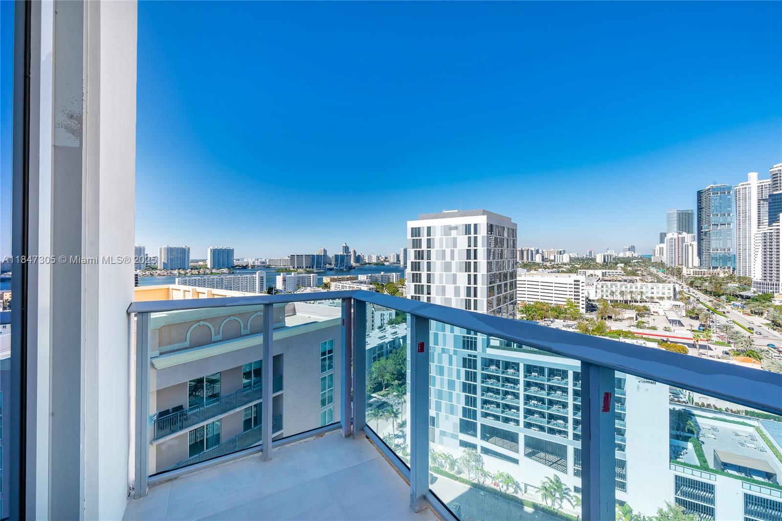 See details 1605 2 / 3 1685 sq. ft. $ 2025-07-25 0 Photo