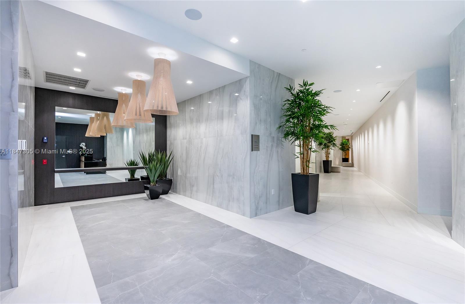 See details 1605 2 / 3 1685 sq. ft. $ 2025-07-25 0 Photo