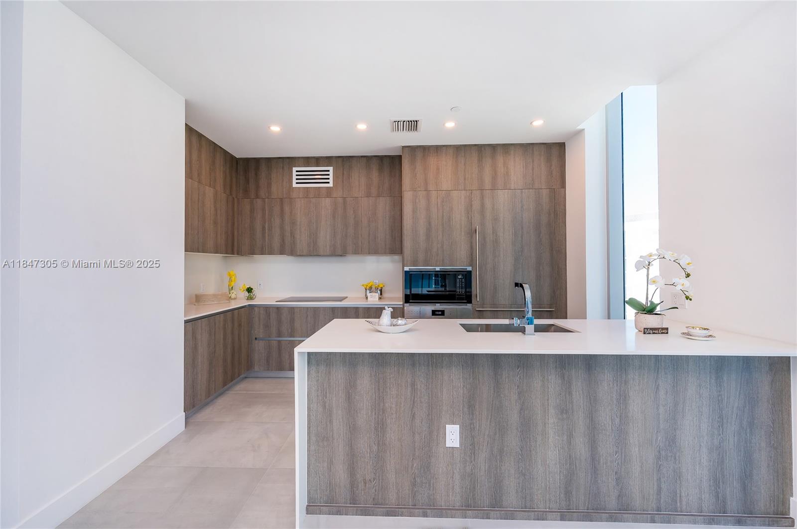 See details 1605 2 / 3 1685 sq. ft. $ 2025-07-25 0 Photo