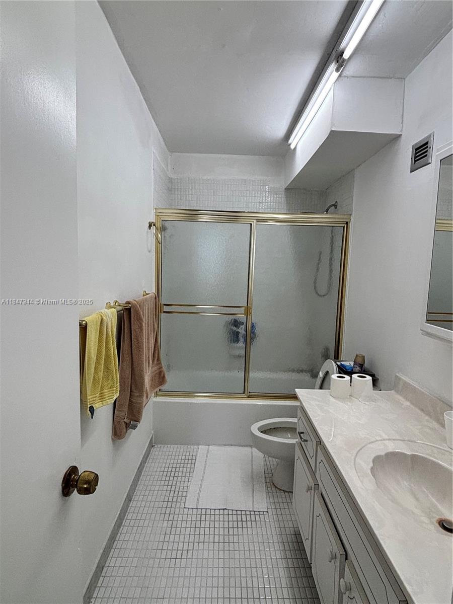 Photo of 427 Golden Isles Dr  #12B, Hallandale Beach, Florida, 33009 - 