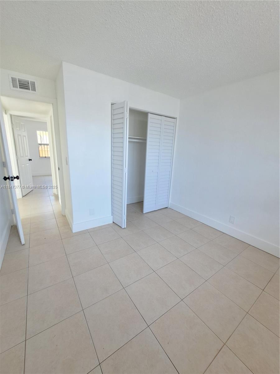 See details / 2852 sq. ft. $ 2025-07-25 0 Photo