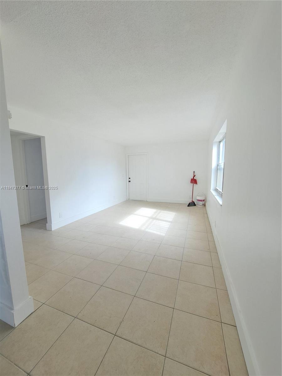 See details / 2852 sq. ft. $ 2025-07-25 0 Photo