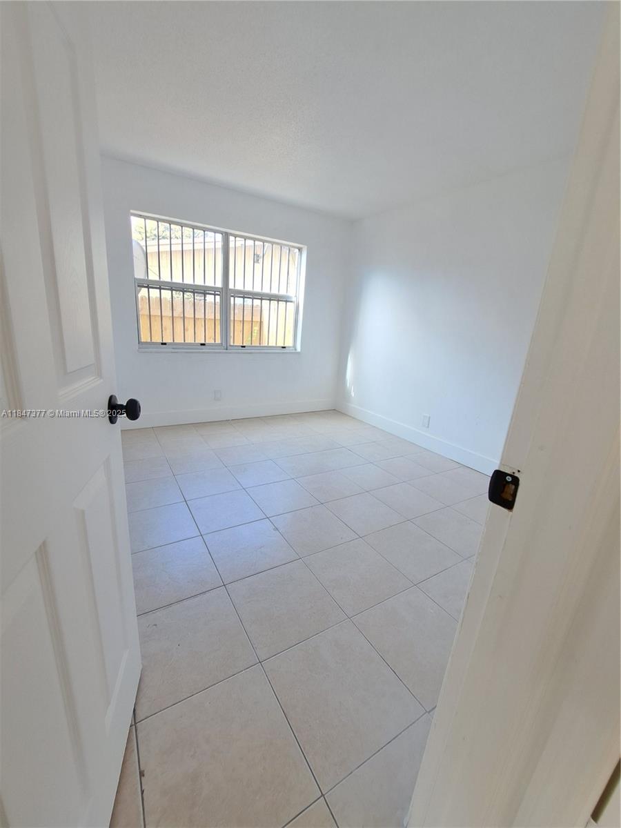 See details / 2852 sq. ft. $ 2025-07-25 0 Photo