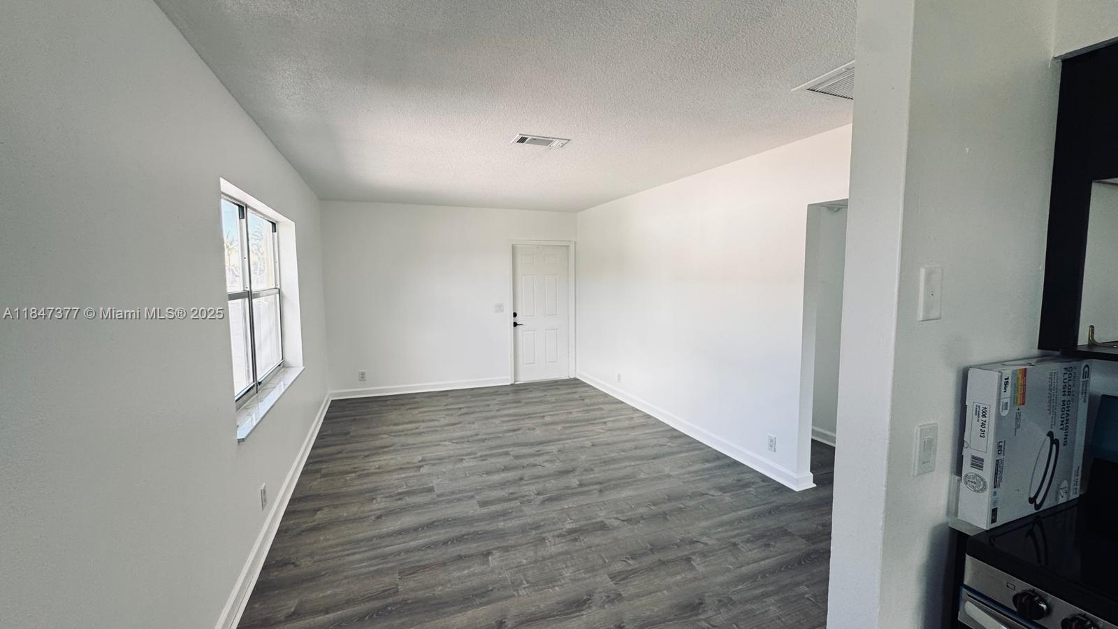 See details / 2852 sq. ft. $ 2025-07-25 0 Photo