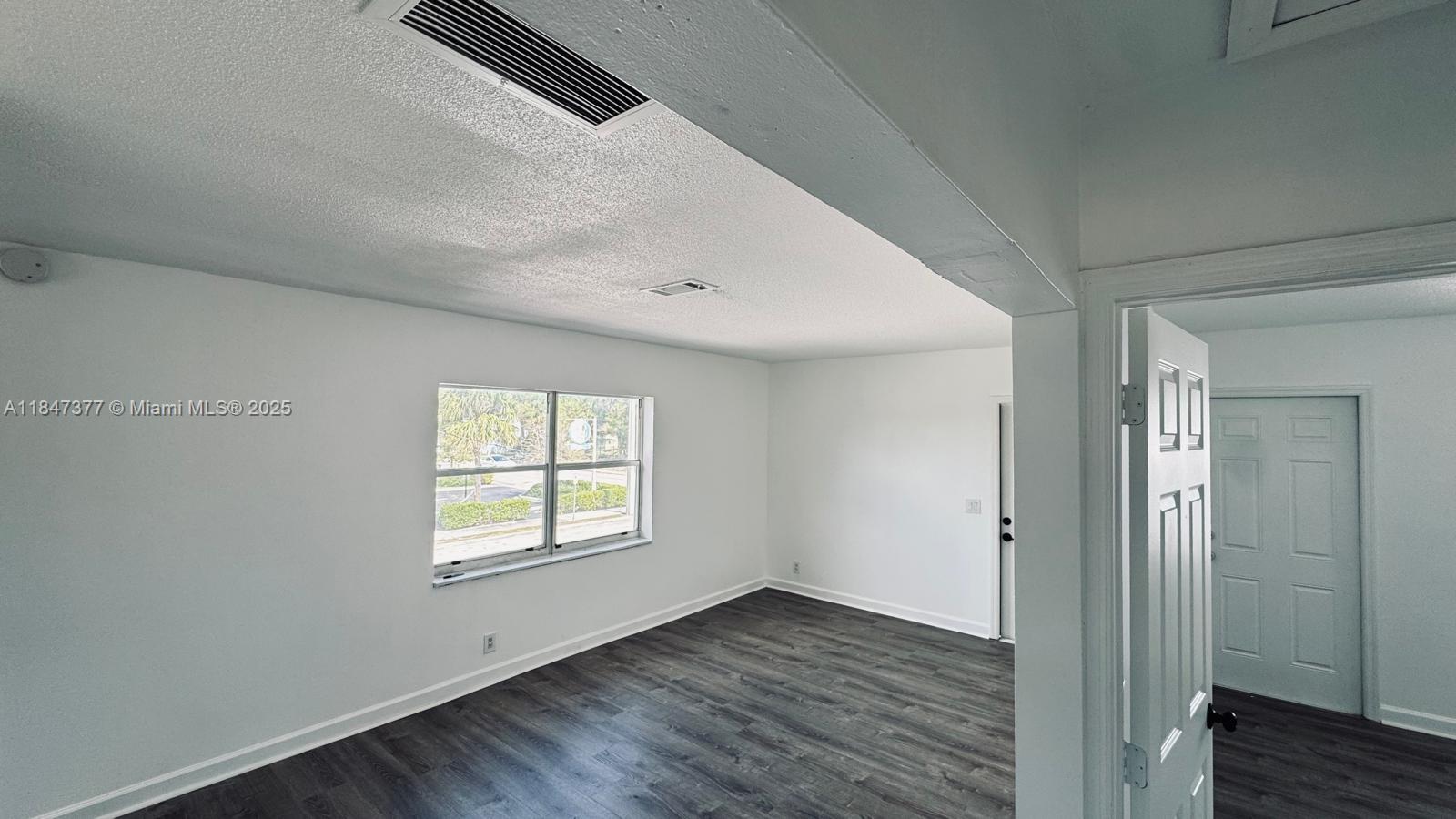 See details / 2852 sq. ft. $ 2025-07-25 0 Photo