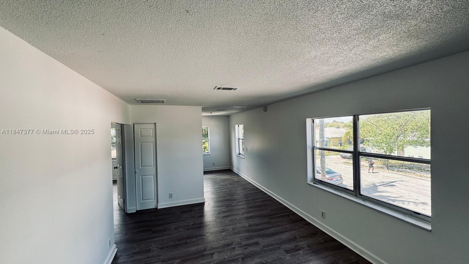 See details / 2852 sq. ft. $ 2025-07-25 0 Photo