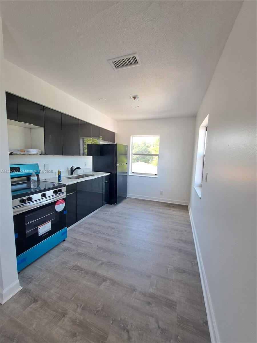 See details / 2852 sq. ft. $ 2025-07-25 0 Photo