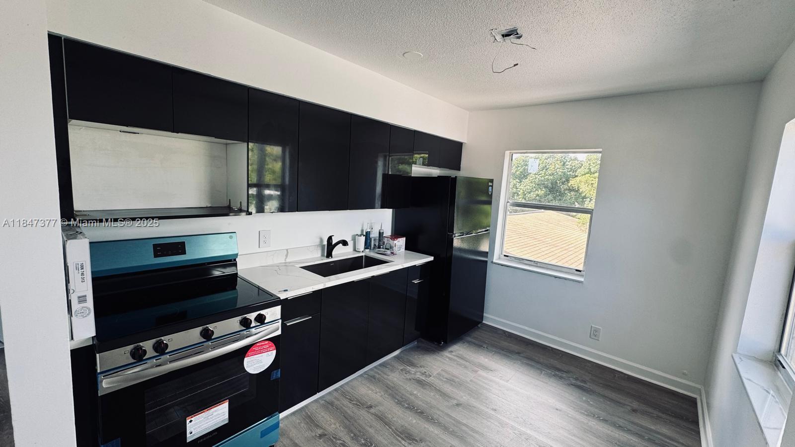 See details / 2852 sq. ft. $ 2025-07-25 0 Photo