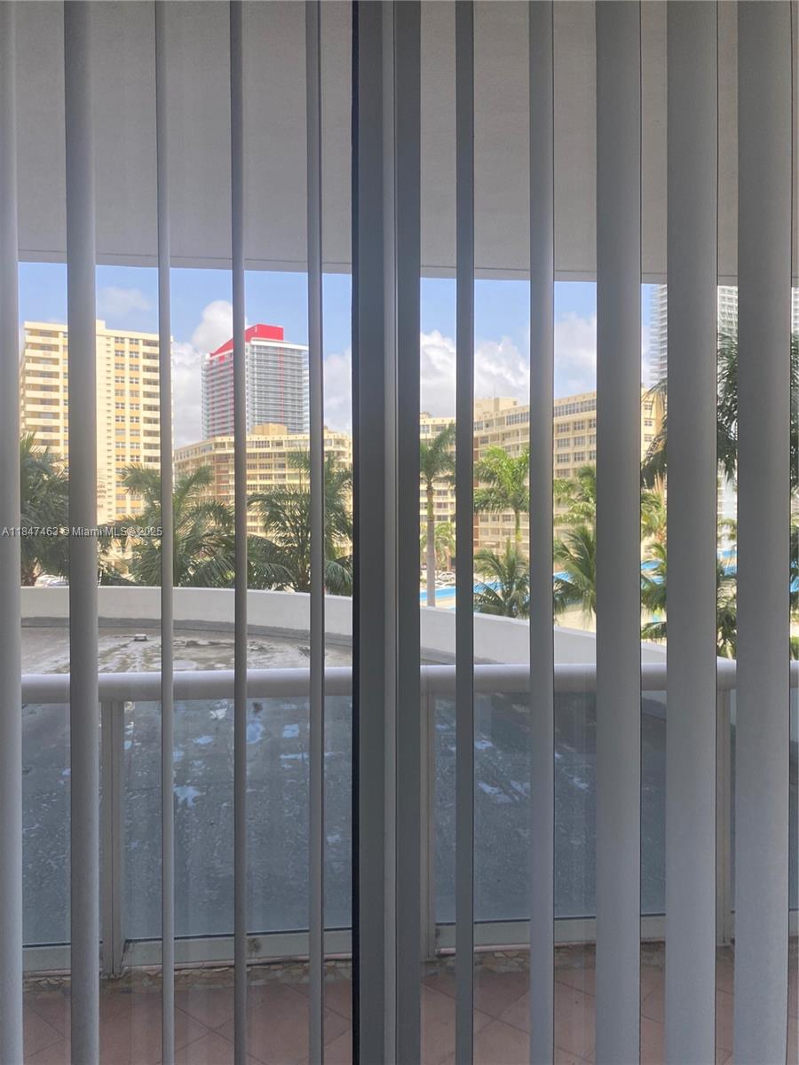See details 408 3 / 3 1571 sq. ft. $ 2025-07-26 0 Photo