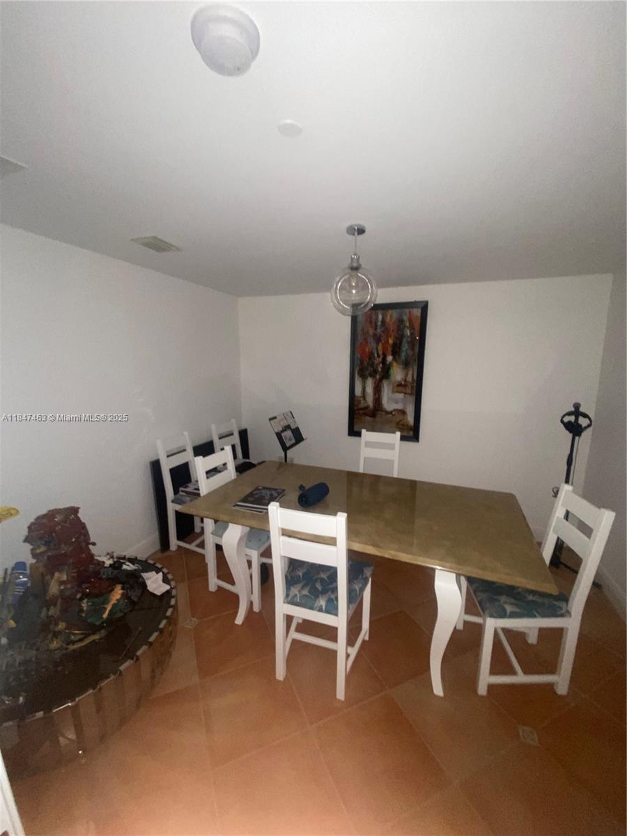 See details 408 3 / 3 1571 sq. ft. $ 2025-07-26 0 Photo