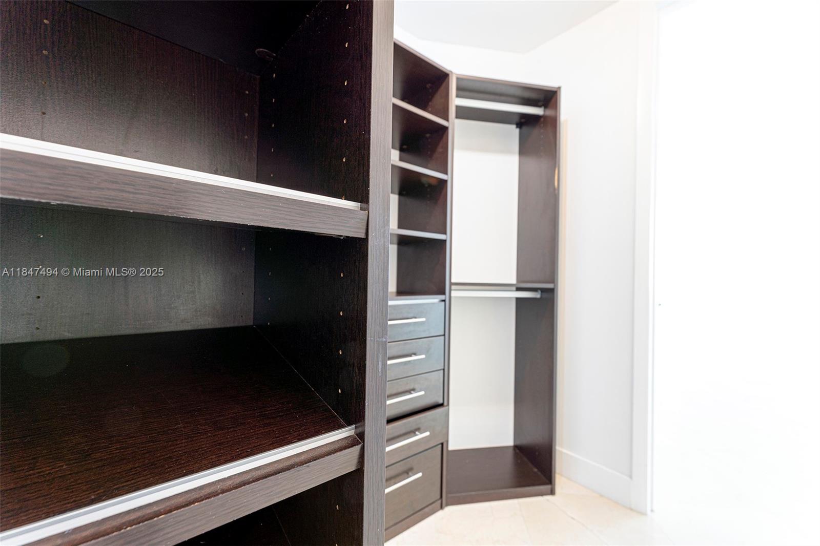 See details 2805 2 / 2 1435 sq. ft. $ 2025-10-14 0 Photo