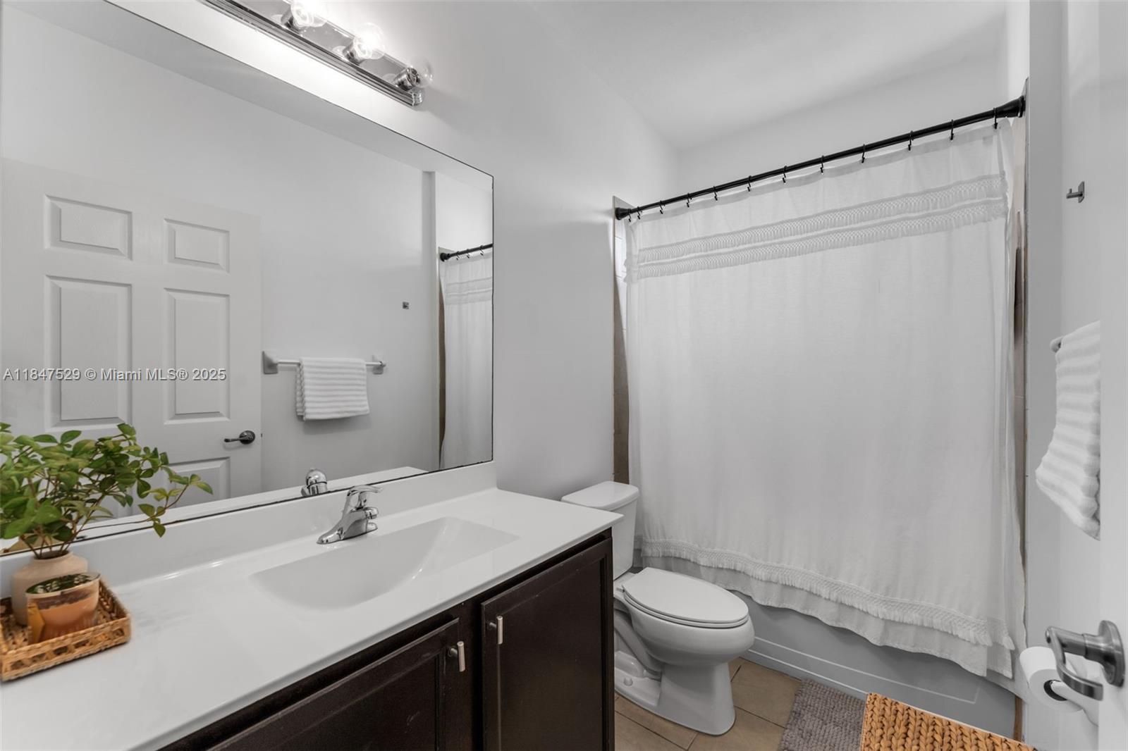 Подробнее 10 3 / 2 1151 кв.футов $ 2025-11-13 0 Фото