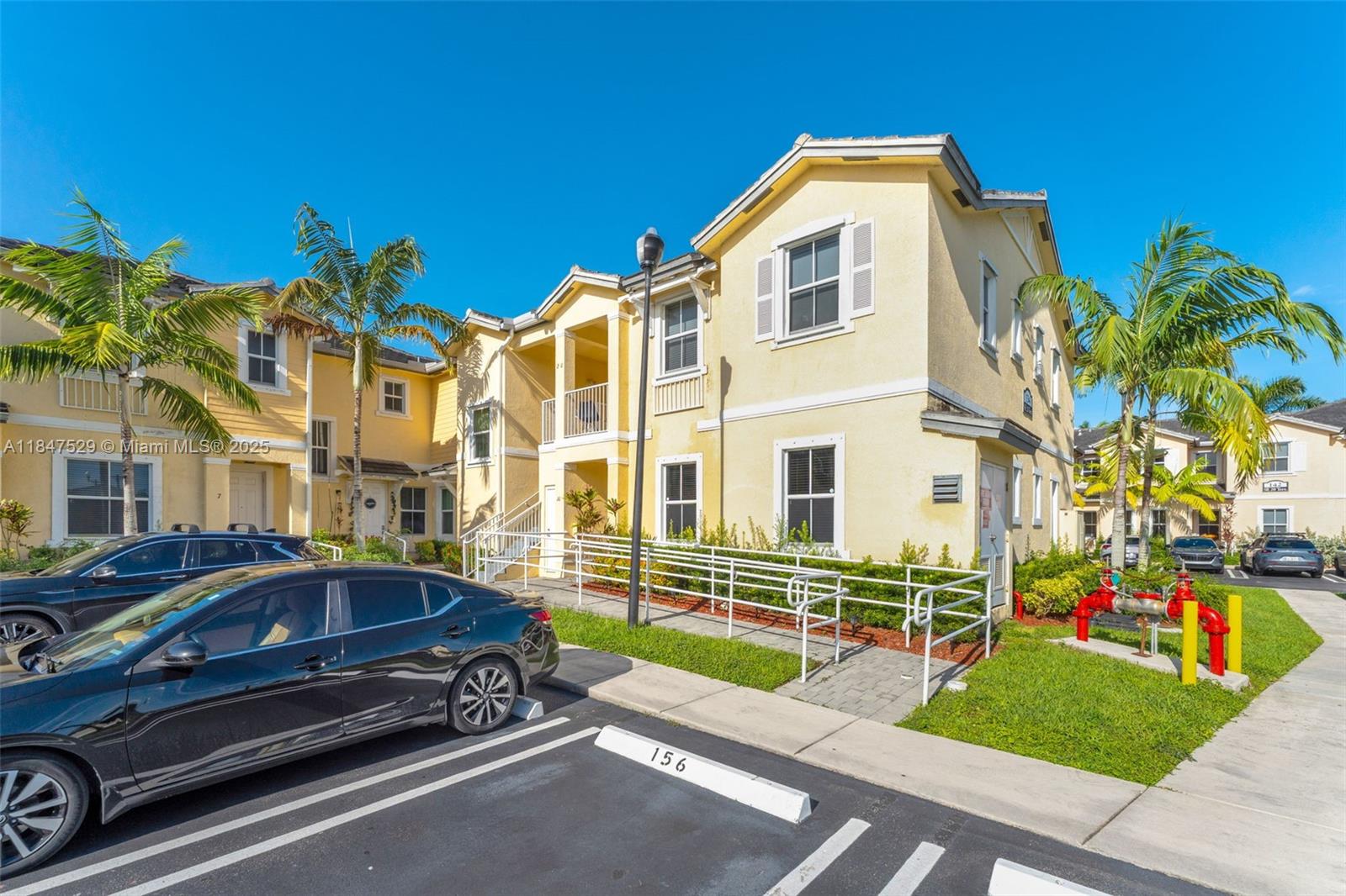 Подробнее 10 3 / 2 1151 кв.футов $ 2025-11-13 0 Фото