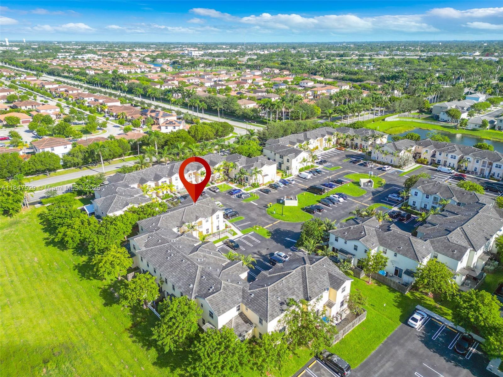 Подробнее 10 3 / 2 1151 кв.футов $ 2025-11-13 0 Фото