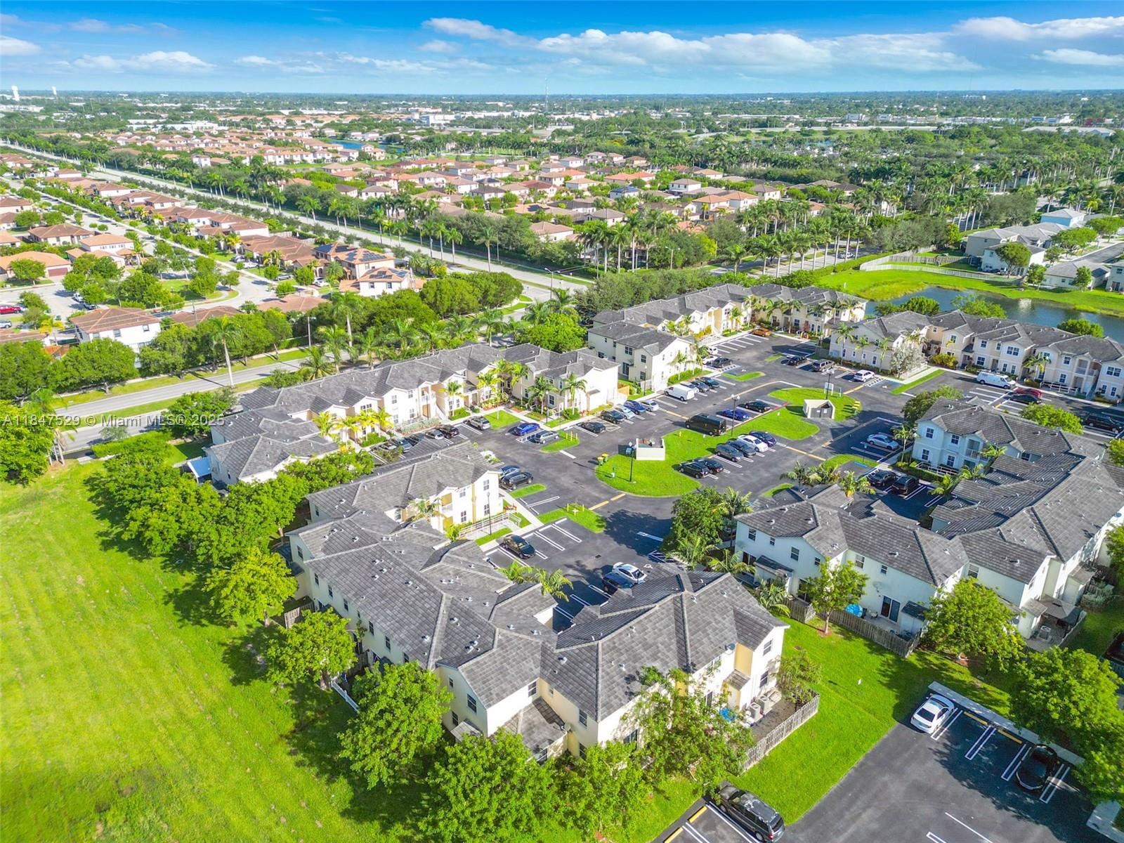 Подробнее 10 3 / 2 1151 кв.футов $ 2025-11-13 0 Фото