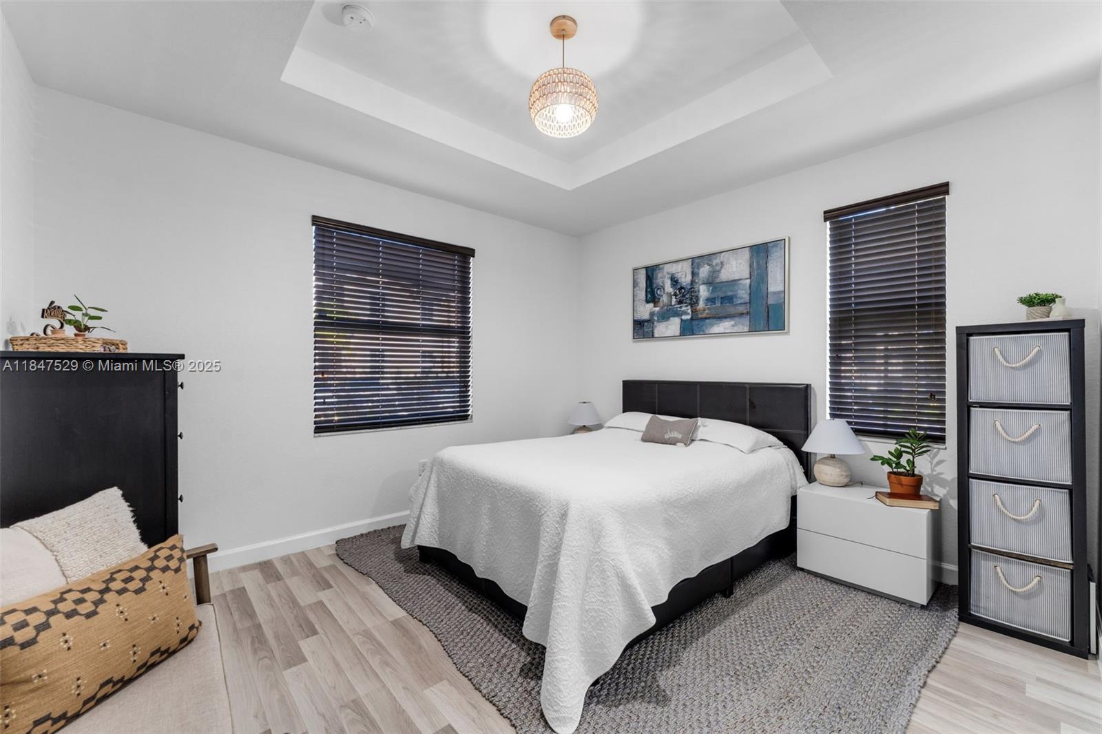 Подробнее 10 3 / 2 1151 кв.футов $ 2025-11-13 0 Фото