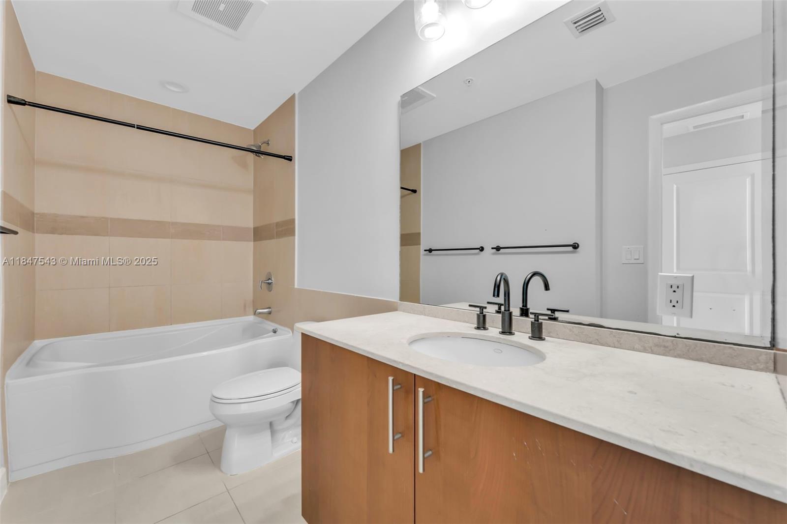 Photo of 1945 Ocean Dr  #1512, Hallandale Beach, Florida, 33009 - 