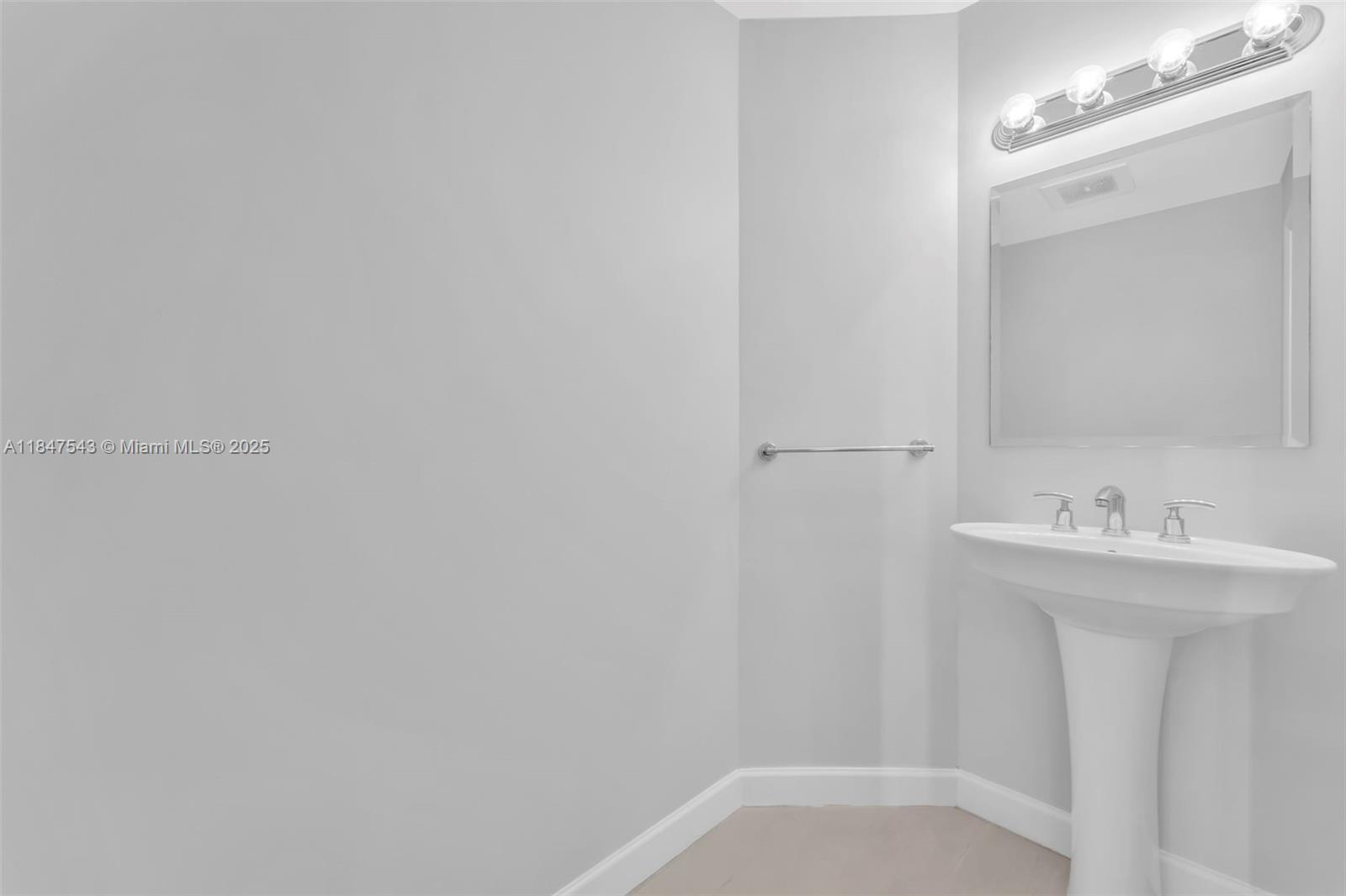 Photo of 1945 Ocean Dr  #1512, Hallandale Beach, Florida, 33009 - 