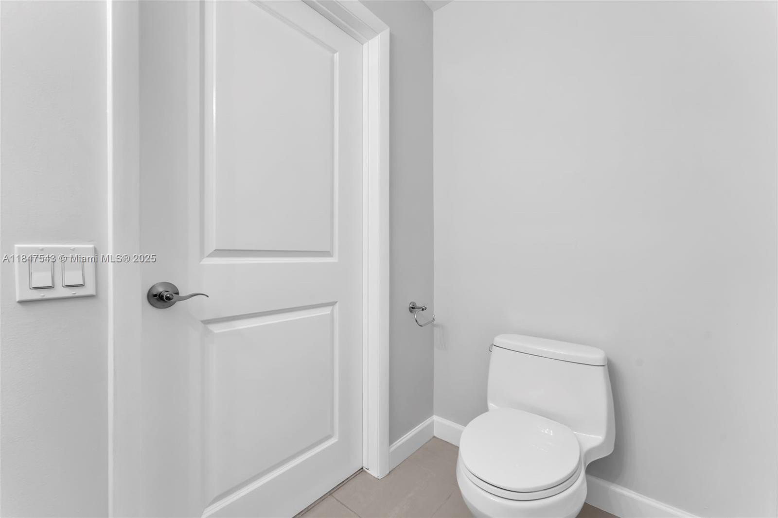Photo of 1945 Ocean Dr  #1512, Hallandale Beach, Florida, 33009 - 
