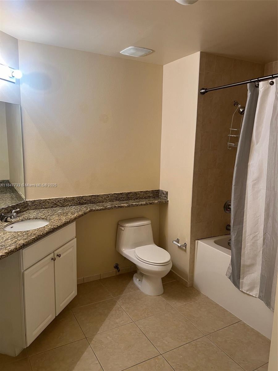 Photo of 3001 185th St  #218, Aventura, Florida, 33180 - 
