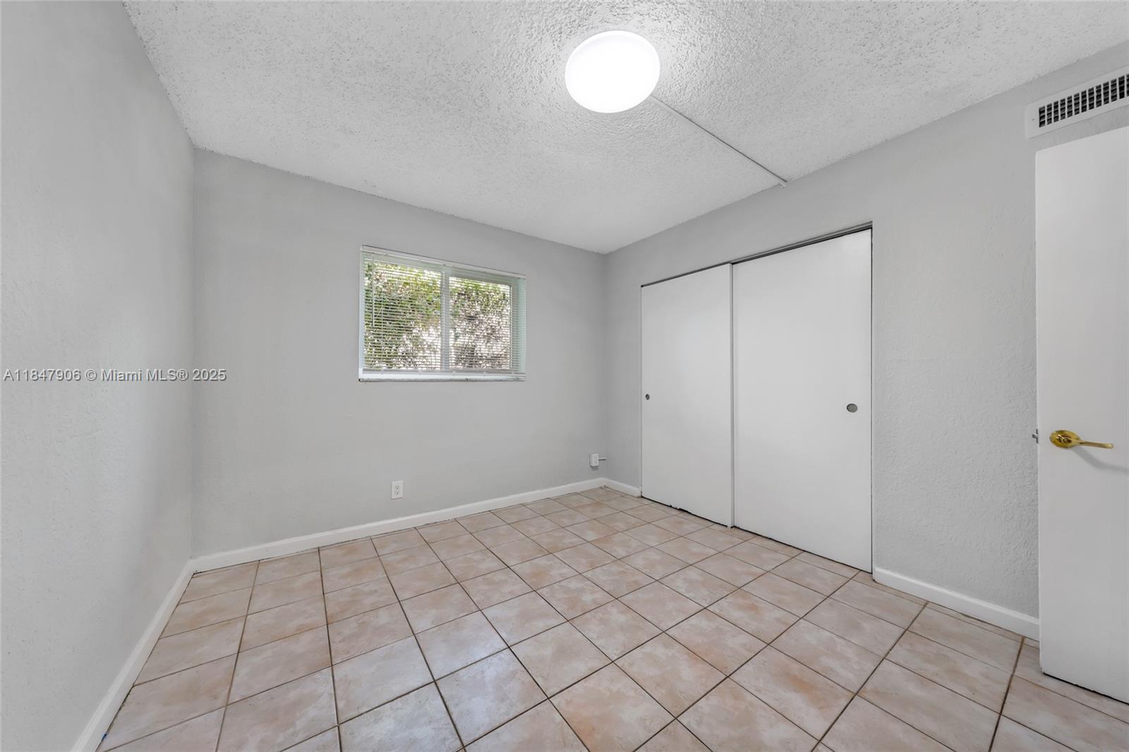 See details / 4243 sq. ft. $ 2025-07-28 0 Photo