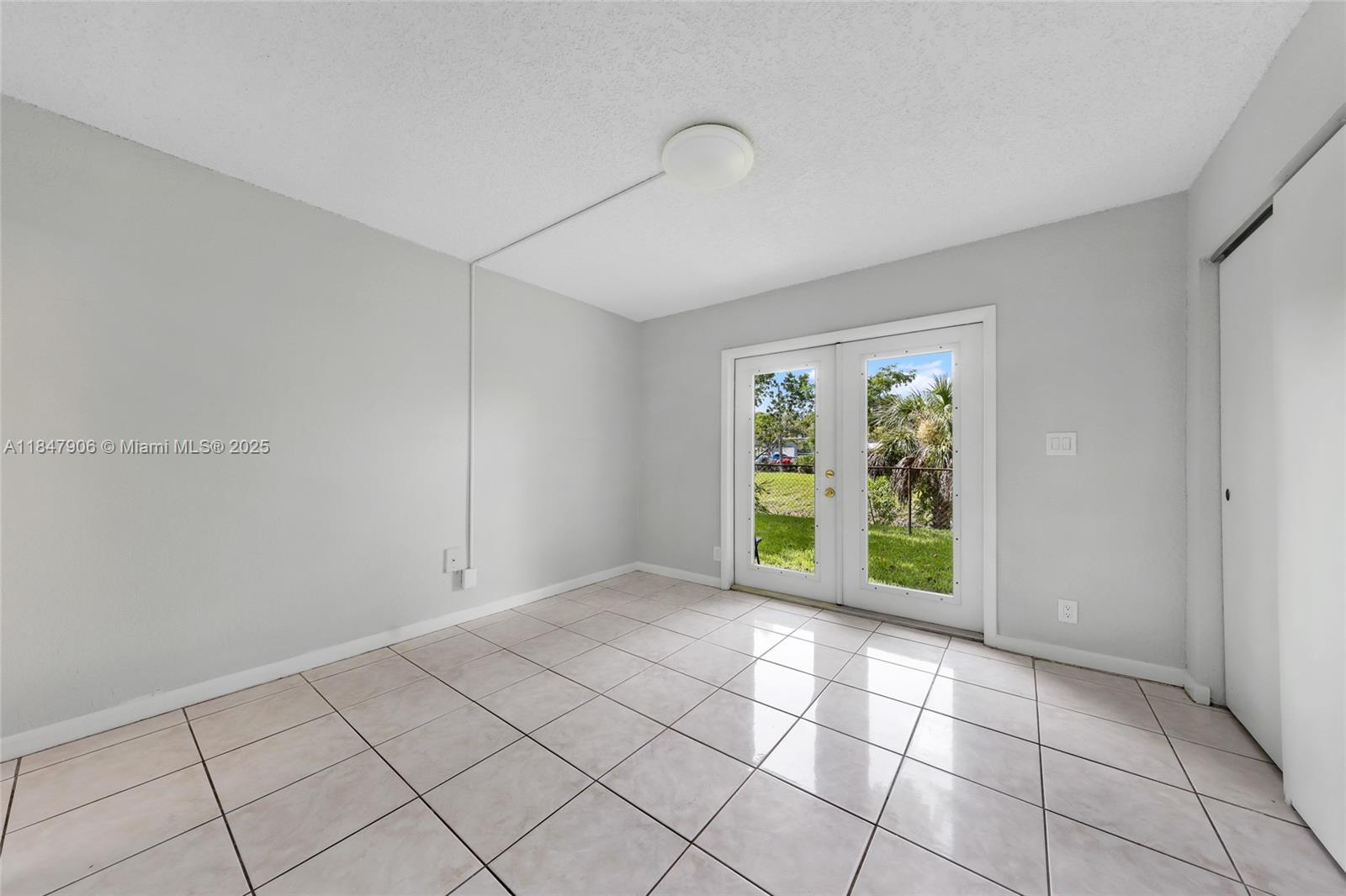 See details / 4243 sq. ft. $ 2025-07-28 0 Photo