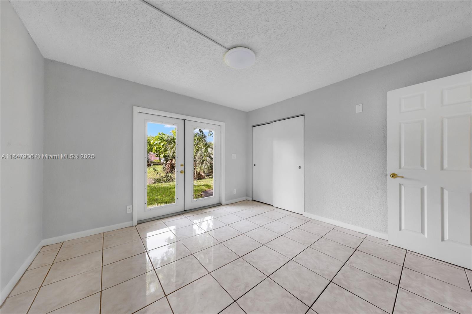 See details / 4243 sq. ft. $ 2025-07-28 0 Photo