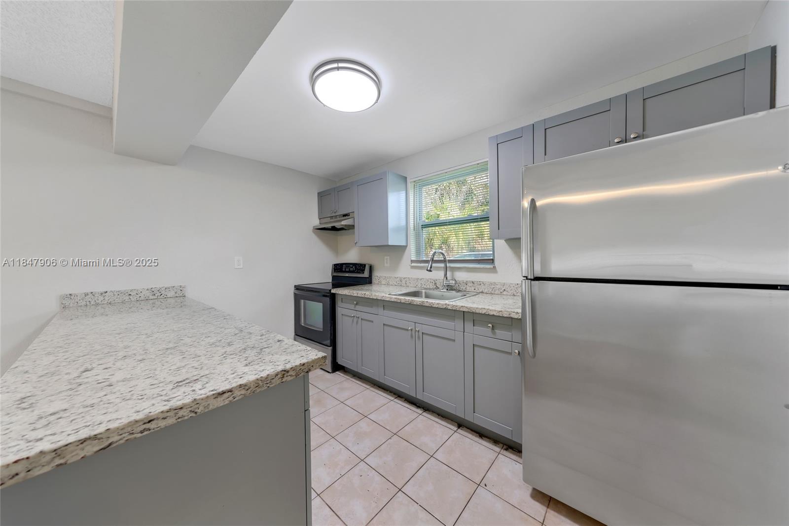 See details / 4243 sq. ft. $ 2025-07-28 0 Photo