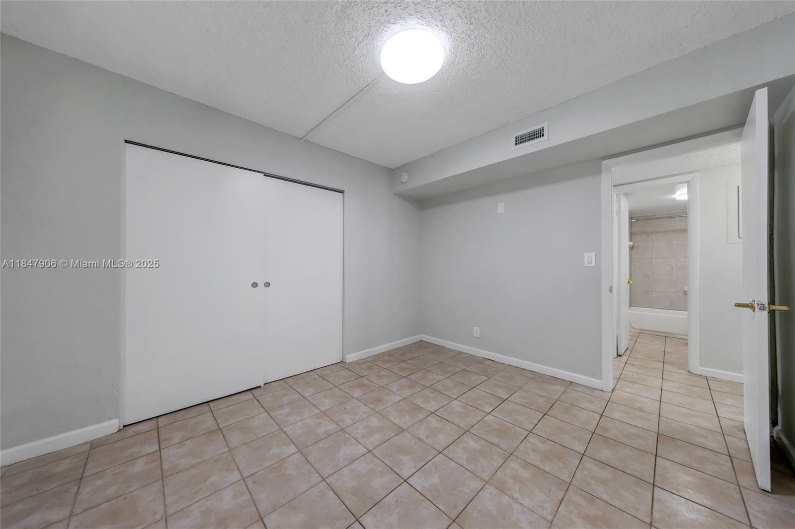 See details / 4243 sq. ft. $ 2025-07-28 0 Photo
