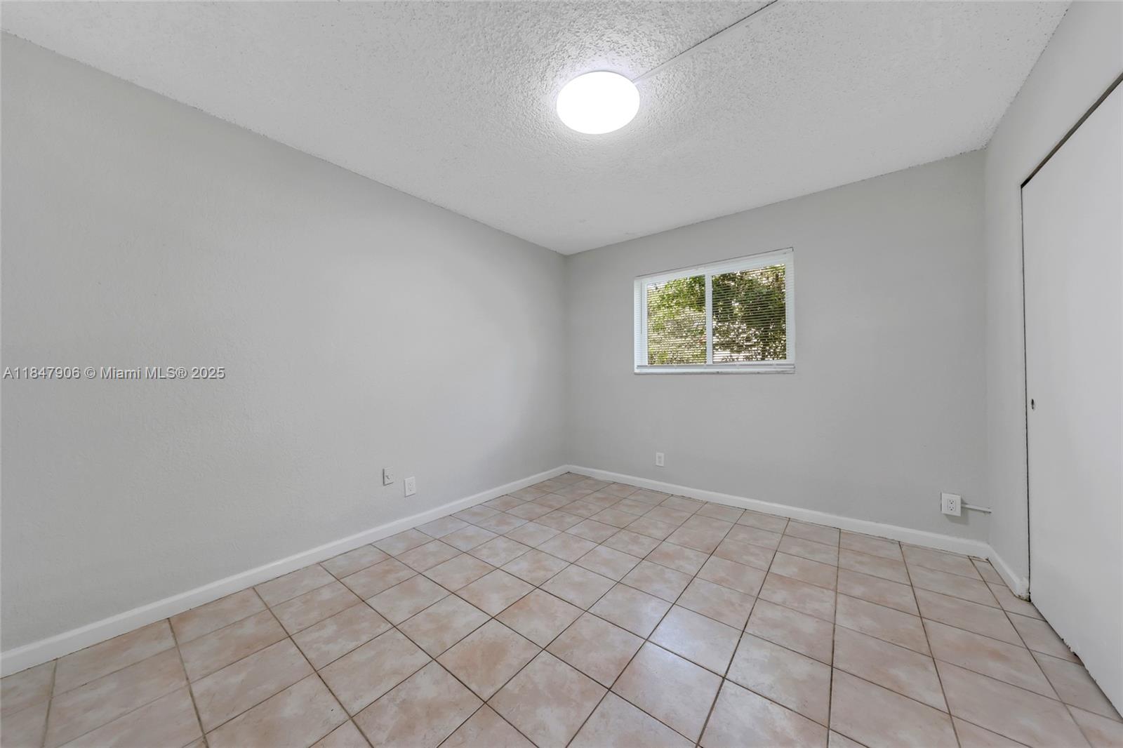 See details / 4243 sq. ft. $ 2025-07-28 0 Photo