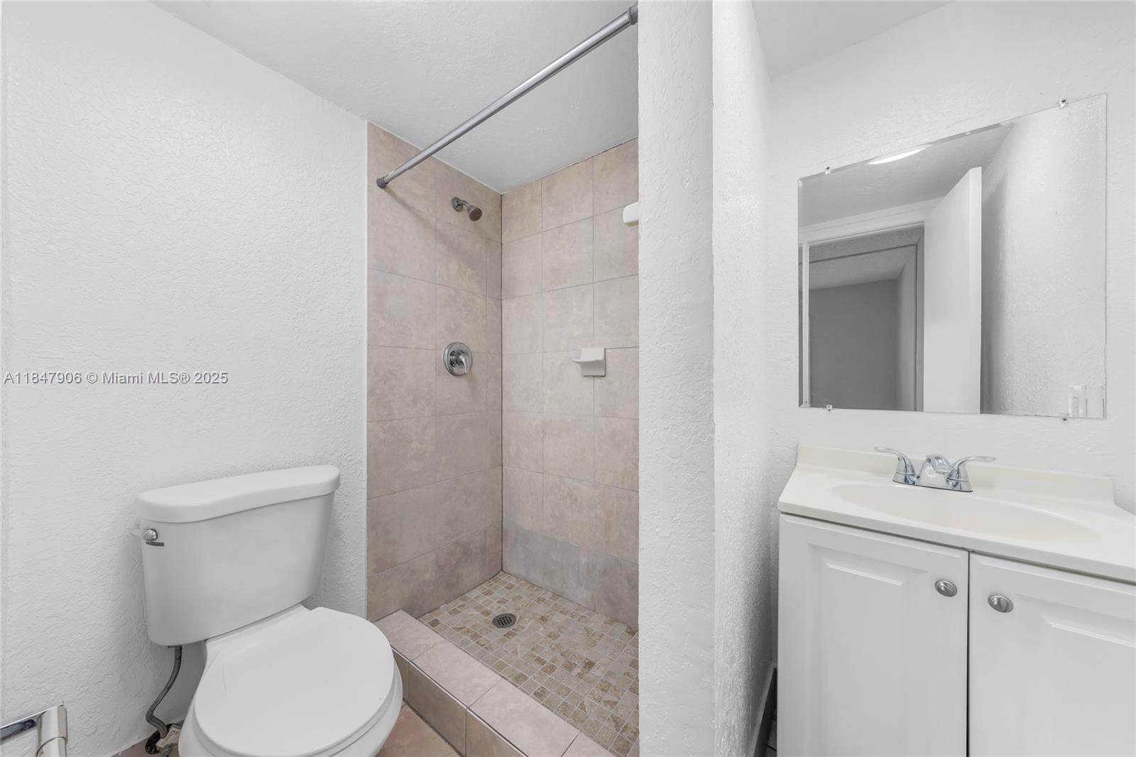 See details / 4243 sq. ft. $ 2025-07-28 0 Photo