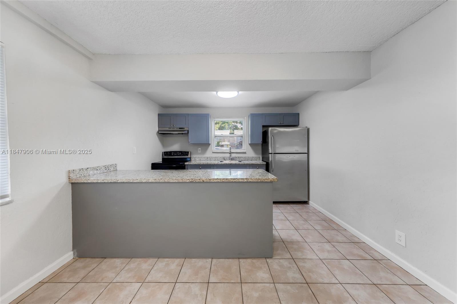 See details / 4243 sq. ft. $ 2025-07-28 0 Photo