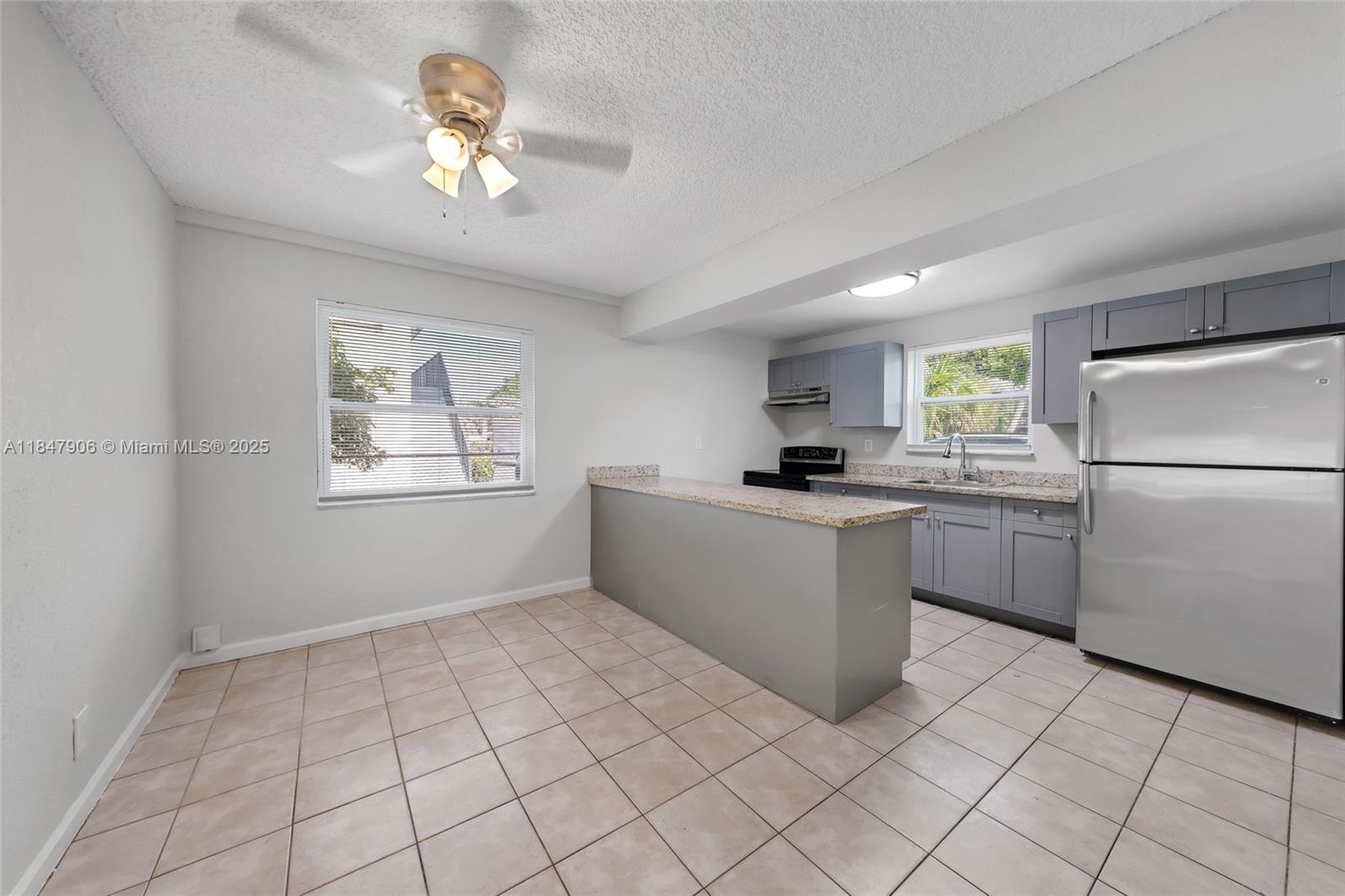 See details / 4243 sq. ft. $ 2025-07-28 0 Photo