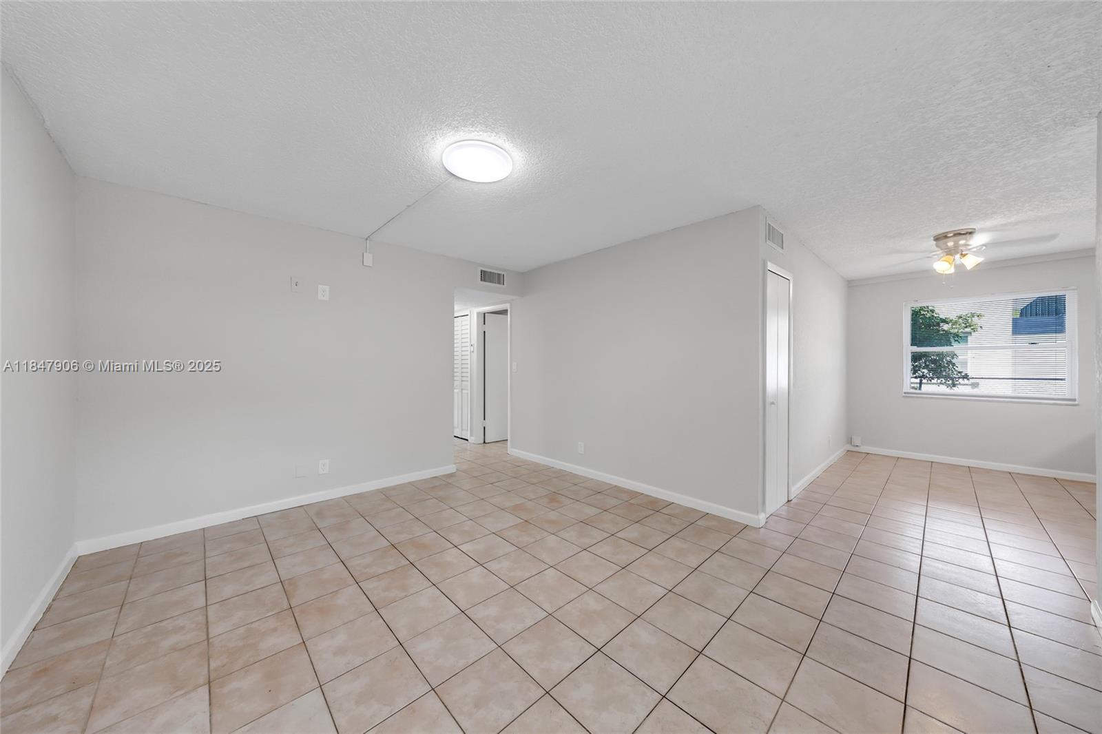 See details / 4243 sq. ft. $ 2025-07-28 0 Photo